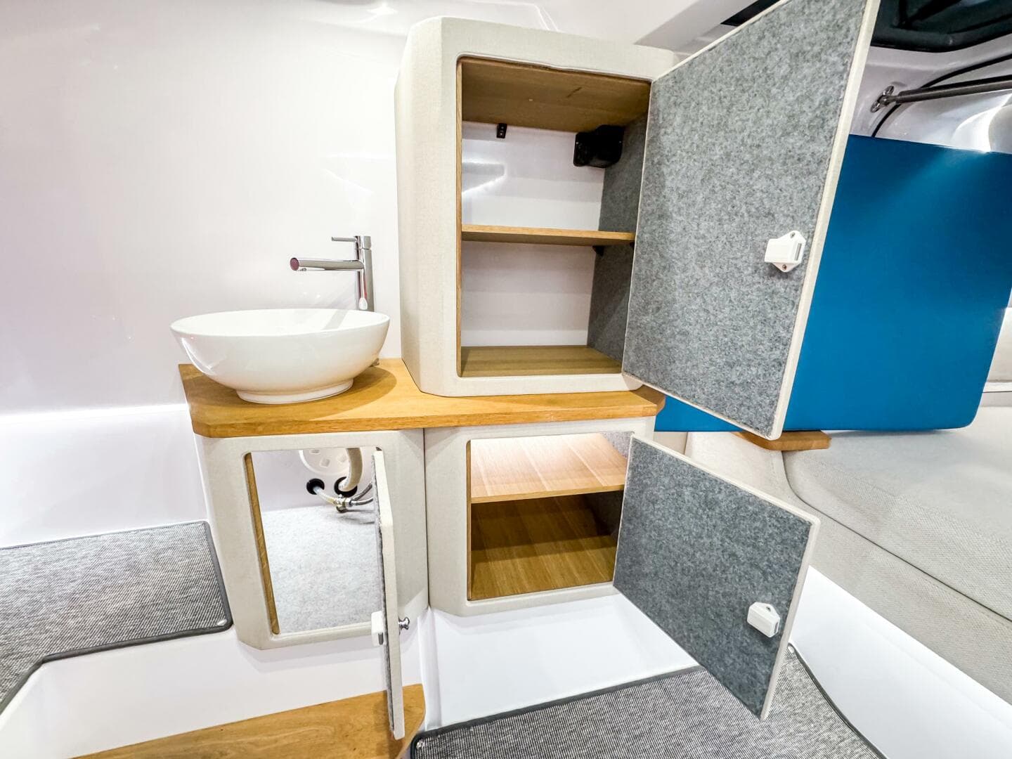 2025 Axopar 37 Sun Top Brabus Trim — photo 35