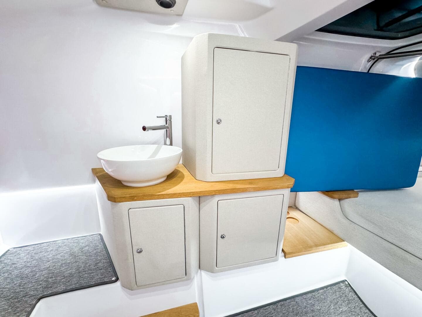 2025 Axopar 37 Sun Top Brabus Trim — photo 34