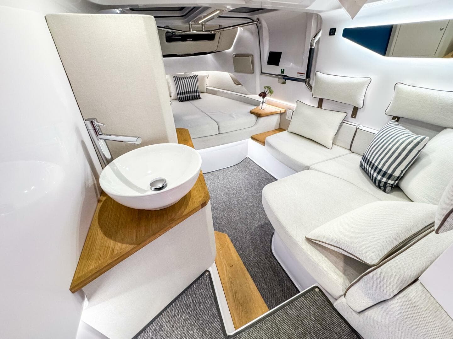 2025 Axopar 37 Sun Top Brabus Trim — photo 31