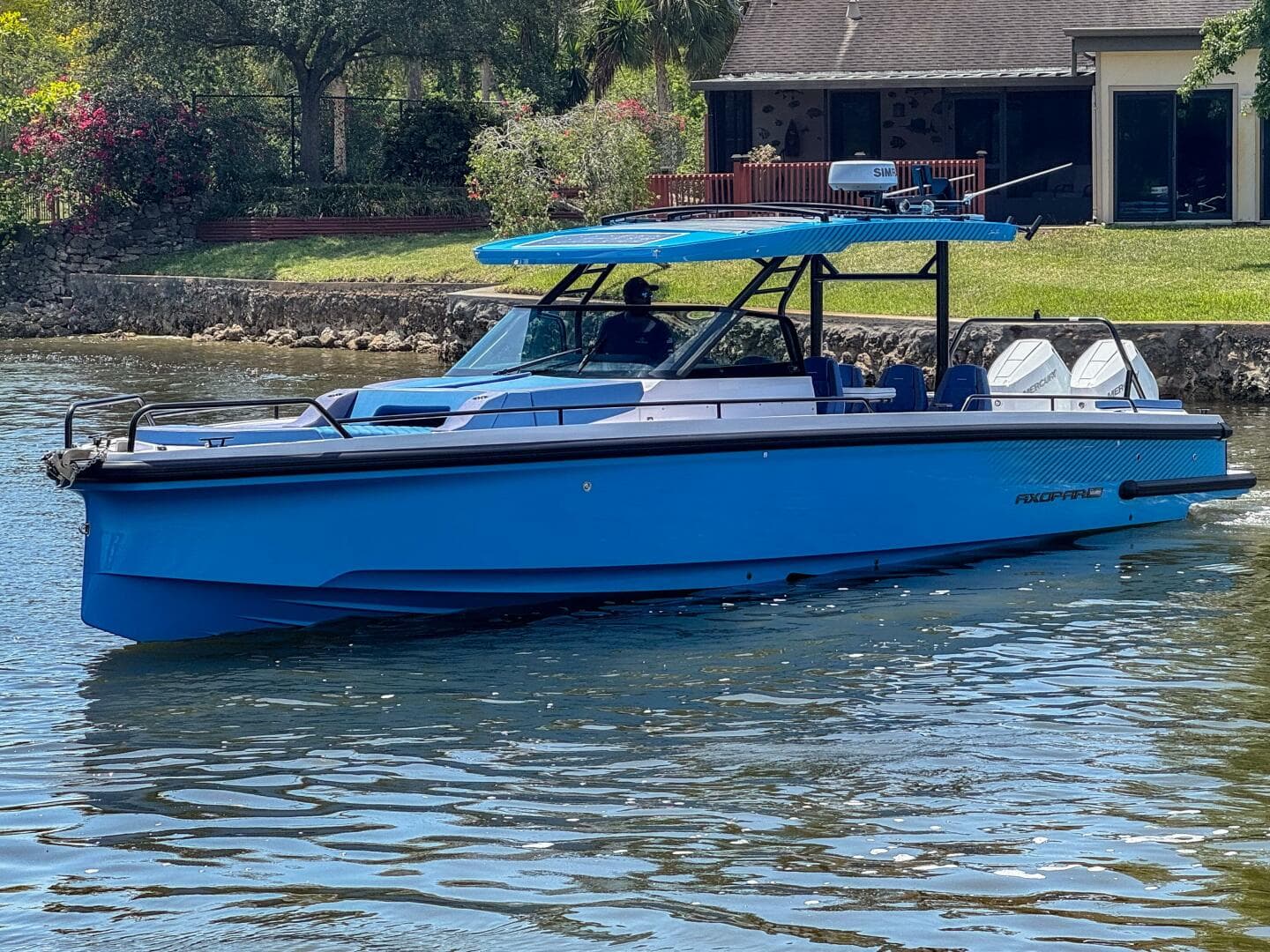 2025 Axopar 37 Sun Top Brabus Trim — photo 2