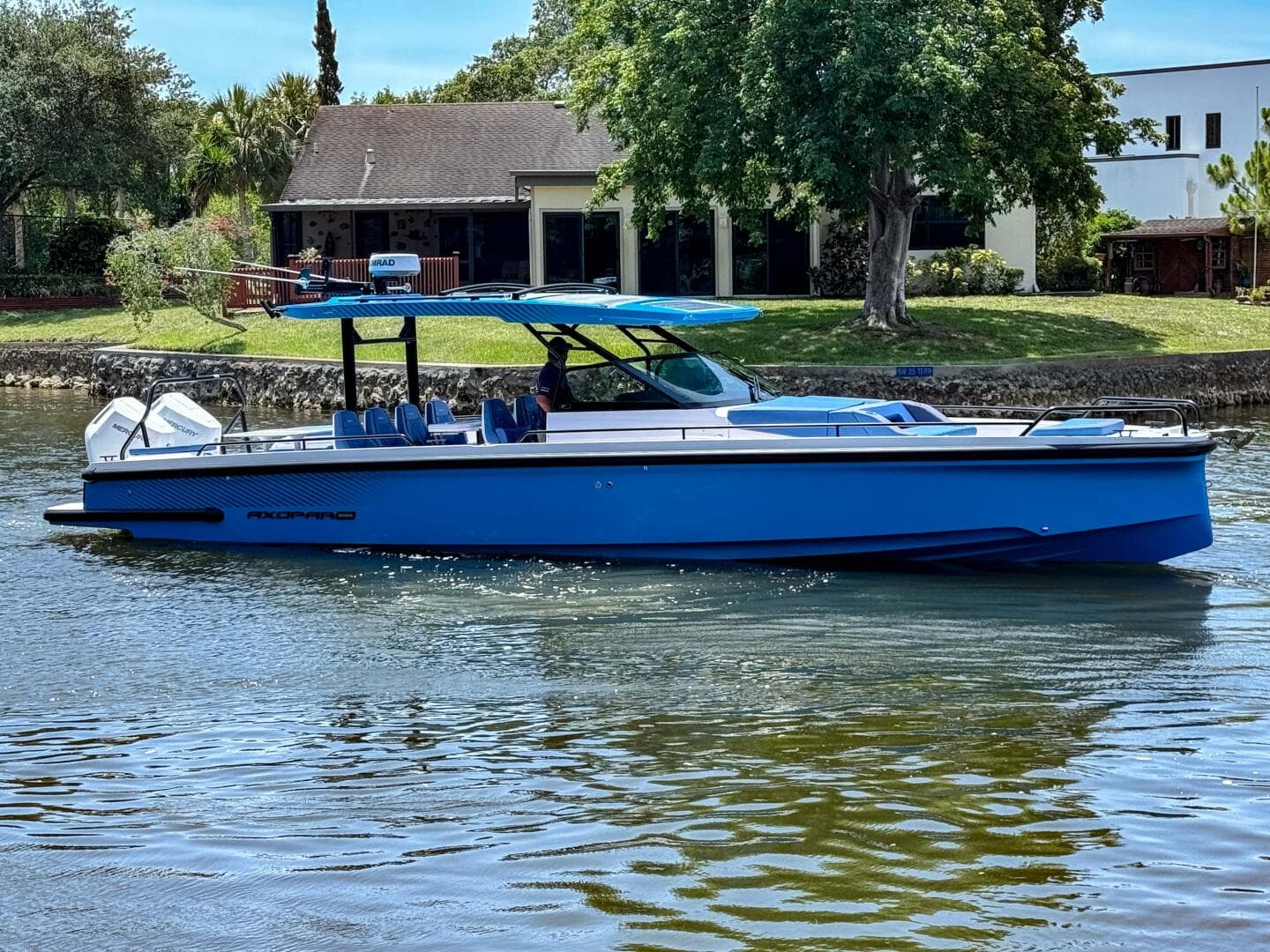 2025 Axopar 37 Sun Top Brabus Trim — photo 5