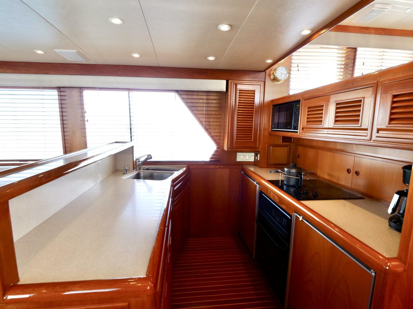 2000 Offshore Yachts 62 Pilothouse — photo 4