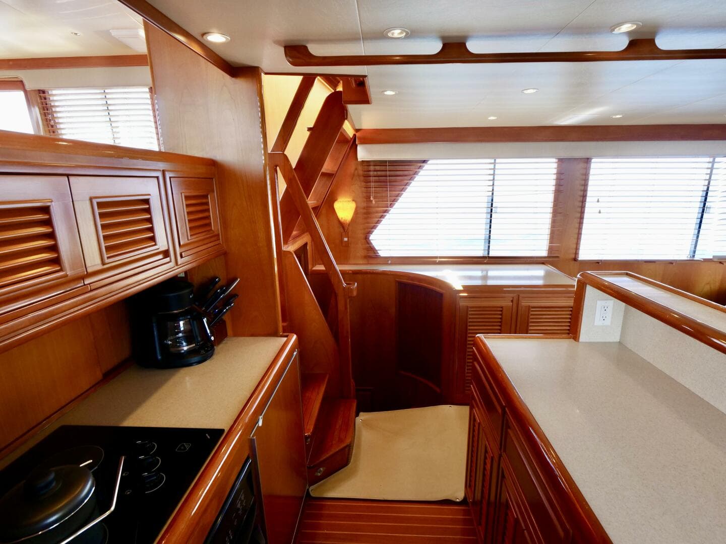 2000 Offshore Yachts 62 Pilothouse — photo 9