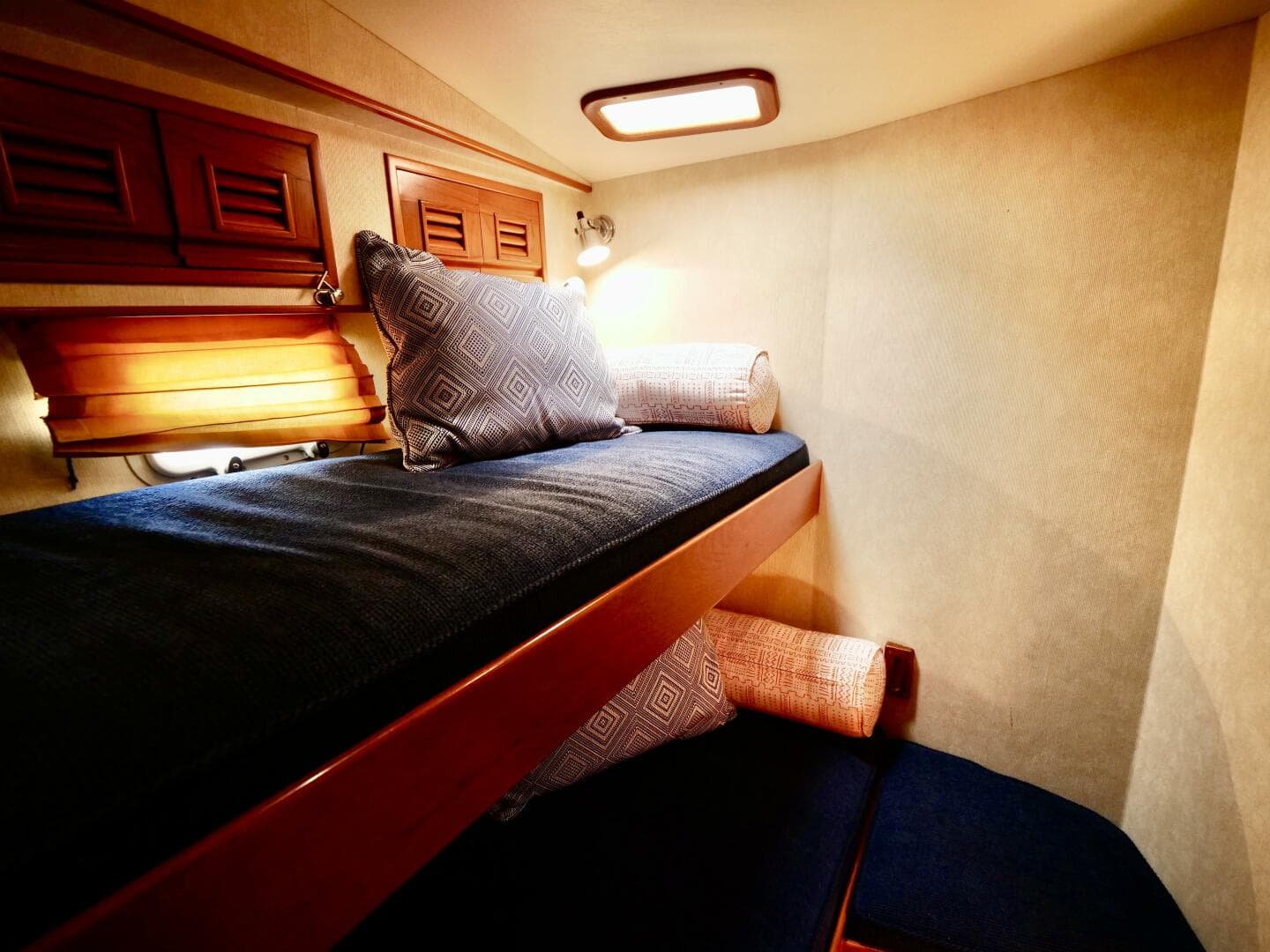 2000 Offshore Yachts 62 Pilothouse — photo 26