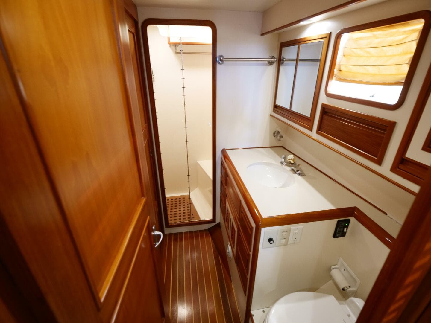 2000 Offshore Yachts 62 Pilothouse — photo 32