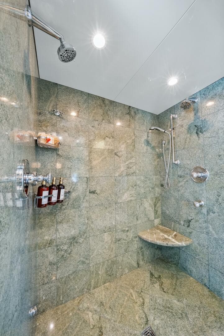 2005 Trinity Yachts Tri-Deck — photo 17