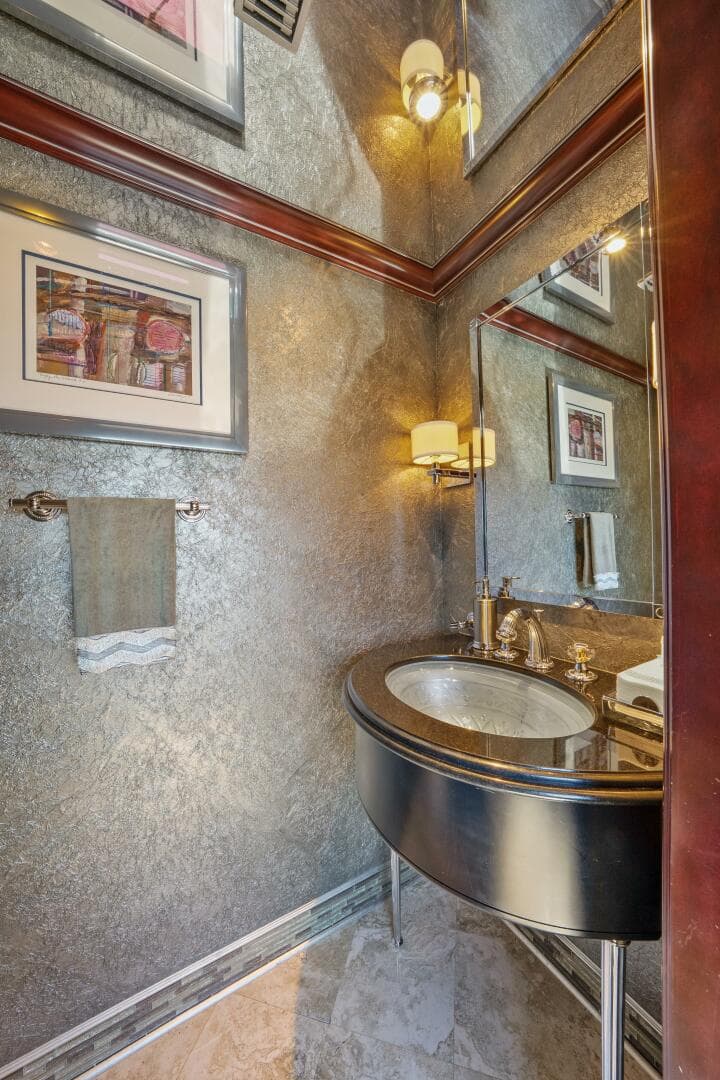 2005 Trinity Yachts Tri-Deck — photo 33