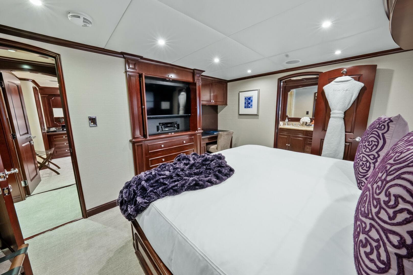 2005 Trinity Yachts Tri-Deck — photo 28