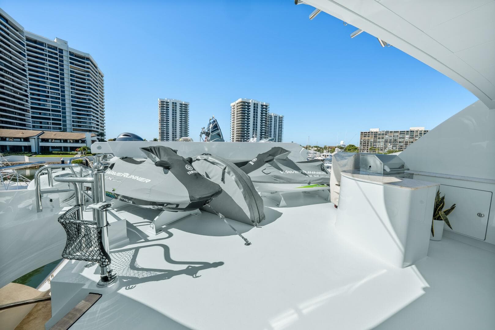 2005 Trinity Yachts Tri-Deck — photo 54