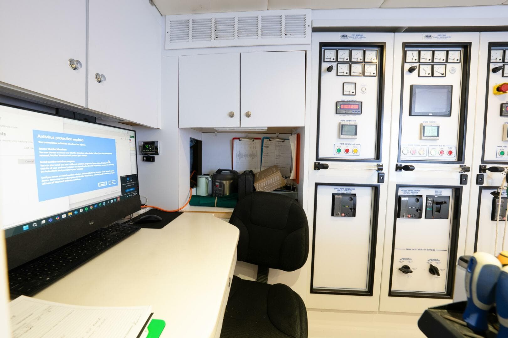 2005 Trinity Yachts Tri-Deck — photo 64