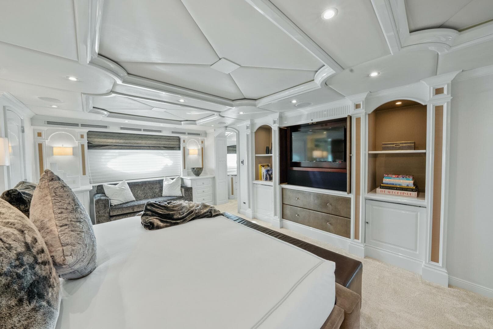 2005 Trinity Yachts Tri-Deck — photo 11