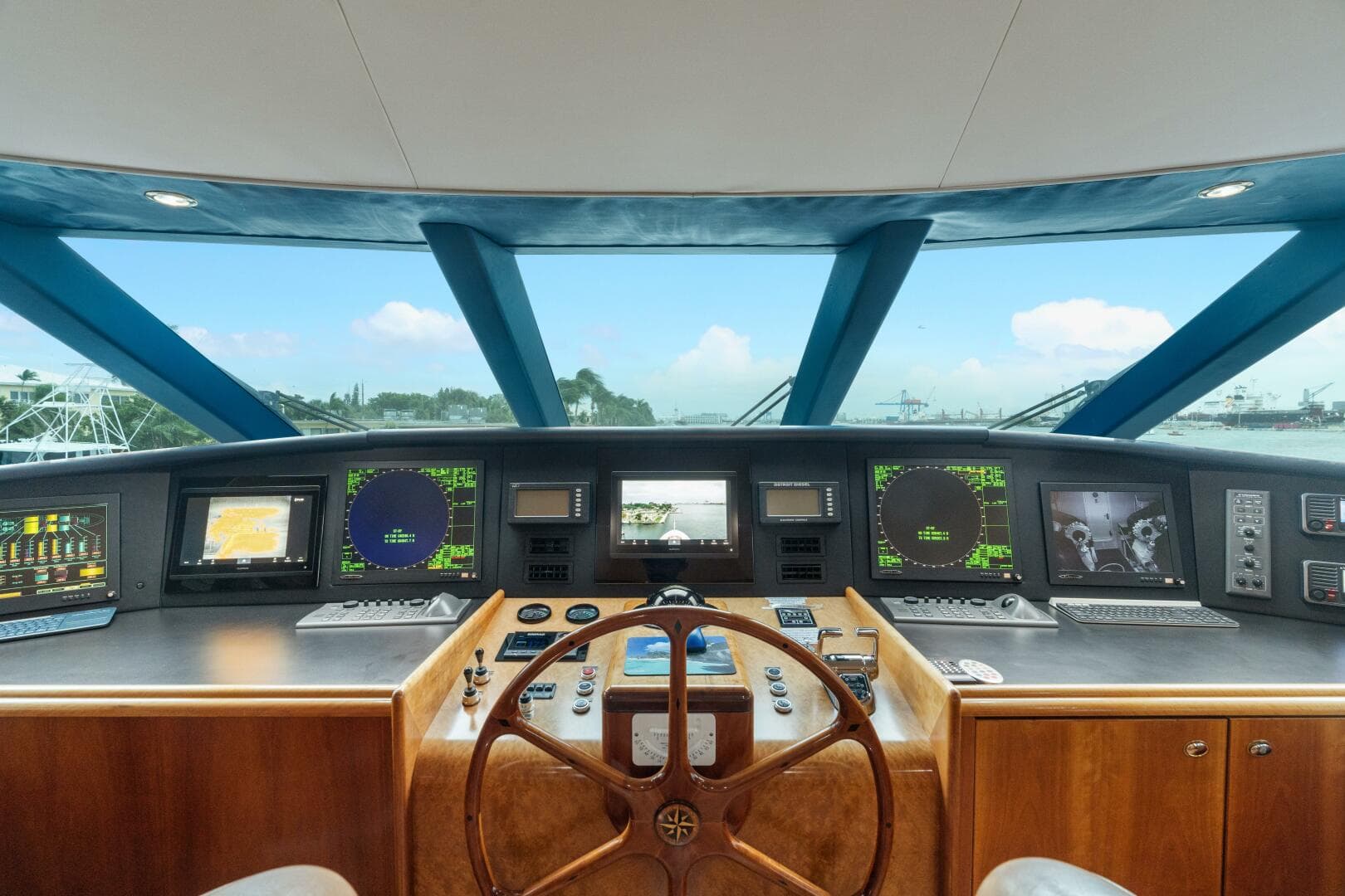 2004 Westport 130 Tri-Deck — photo 37