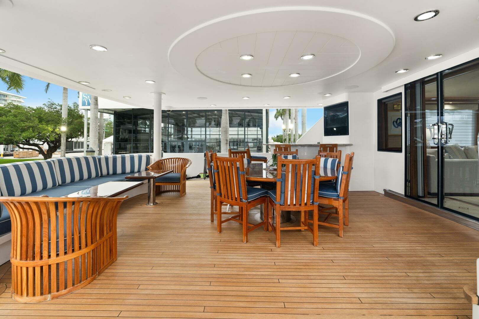 2004 Westport 130 Tri-Deck — photo 6