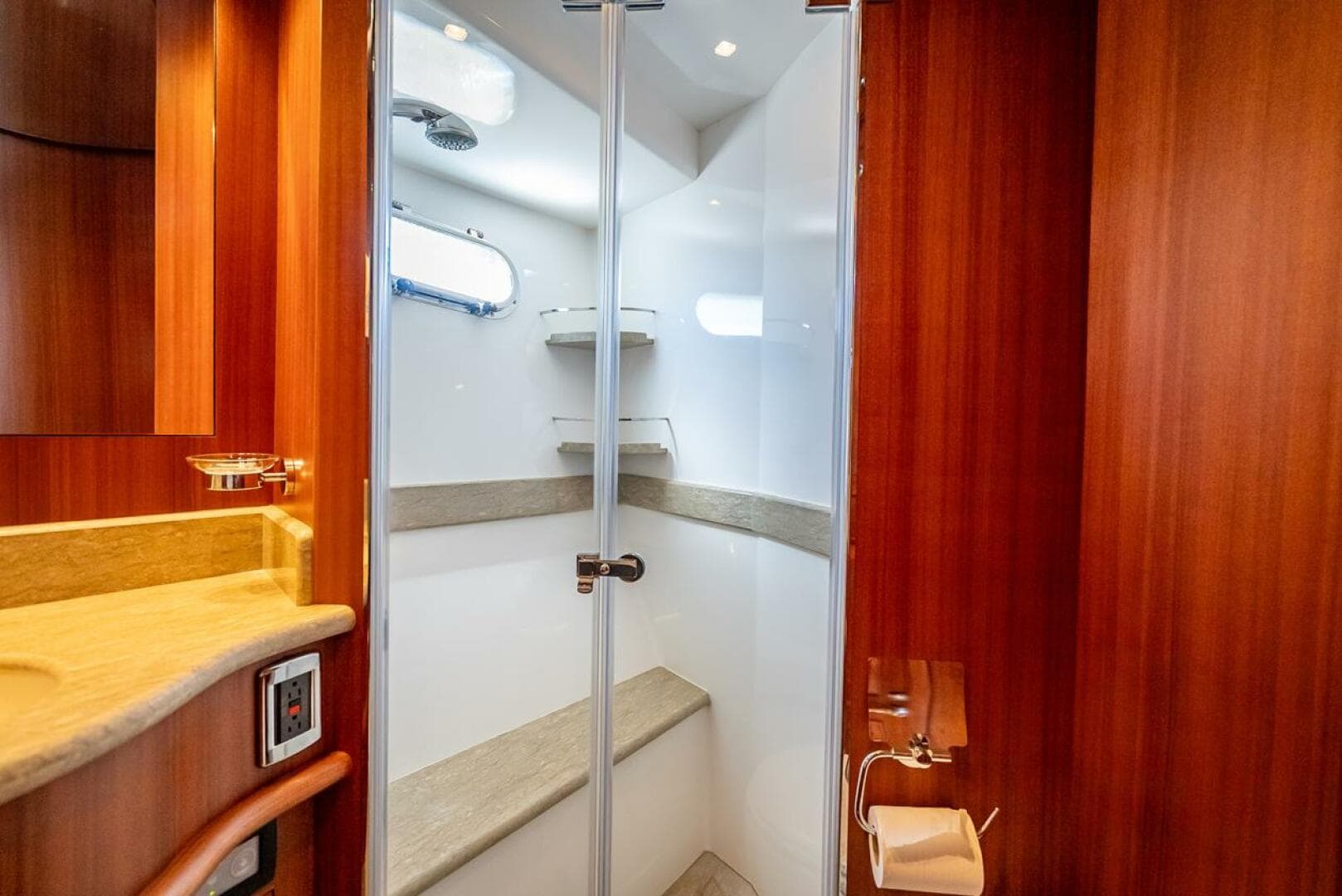 2022 Hampton 658L Endurance — photo 32