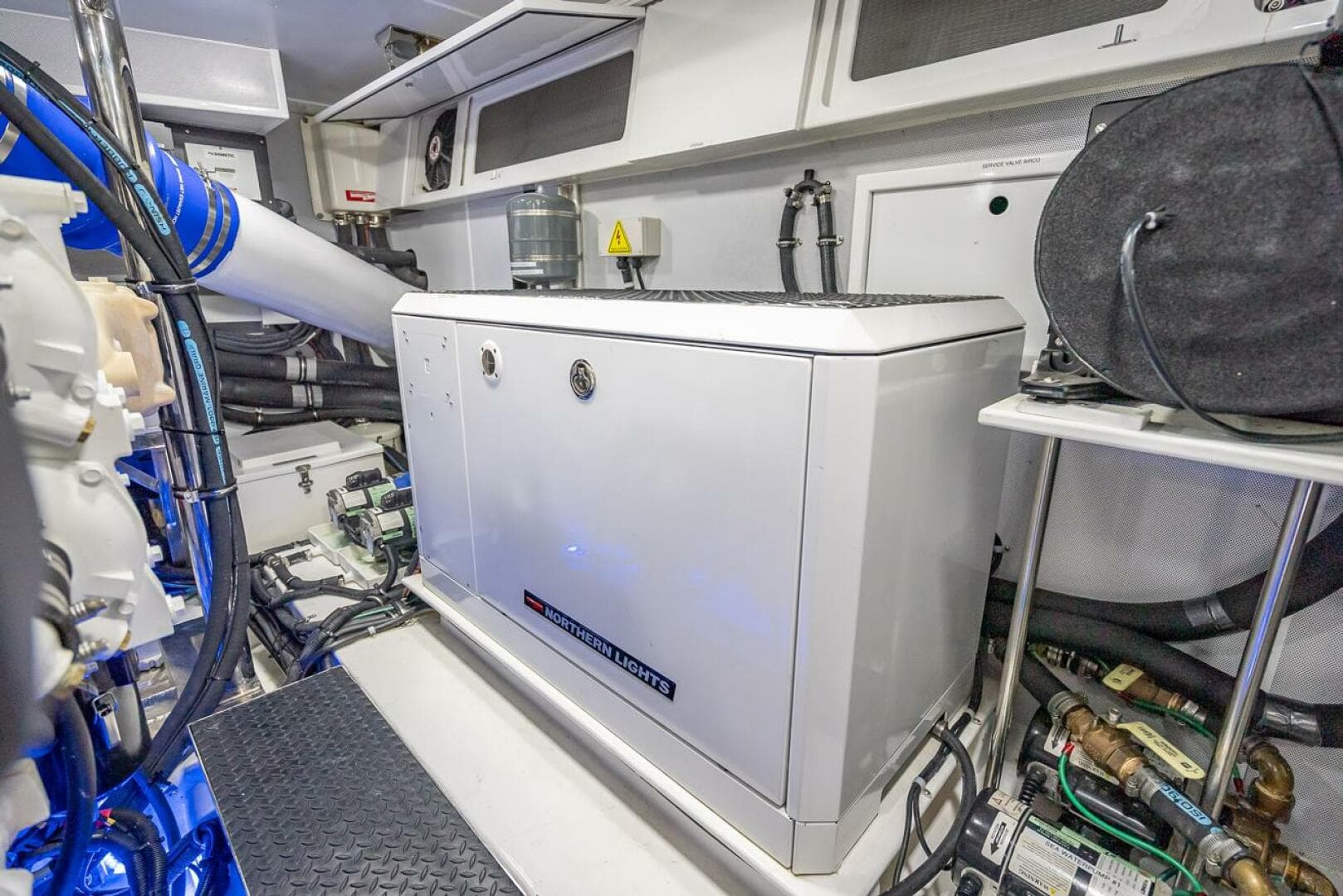 2022 Hampton 658L Endurance — photo 66