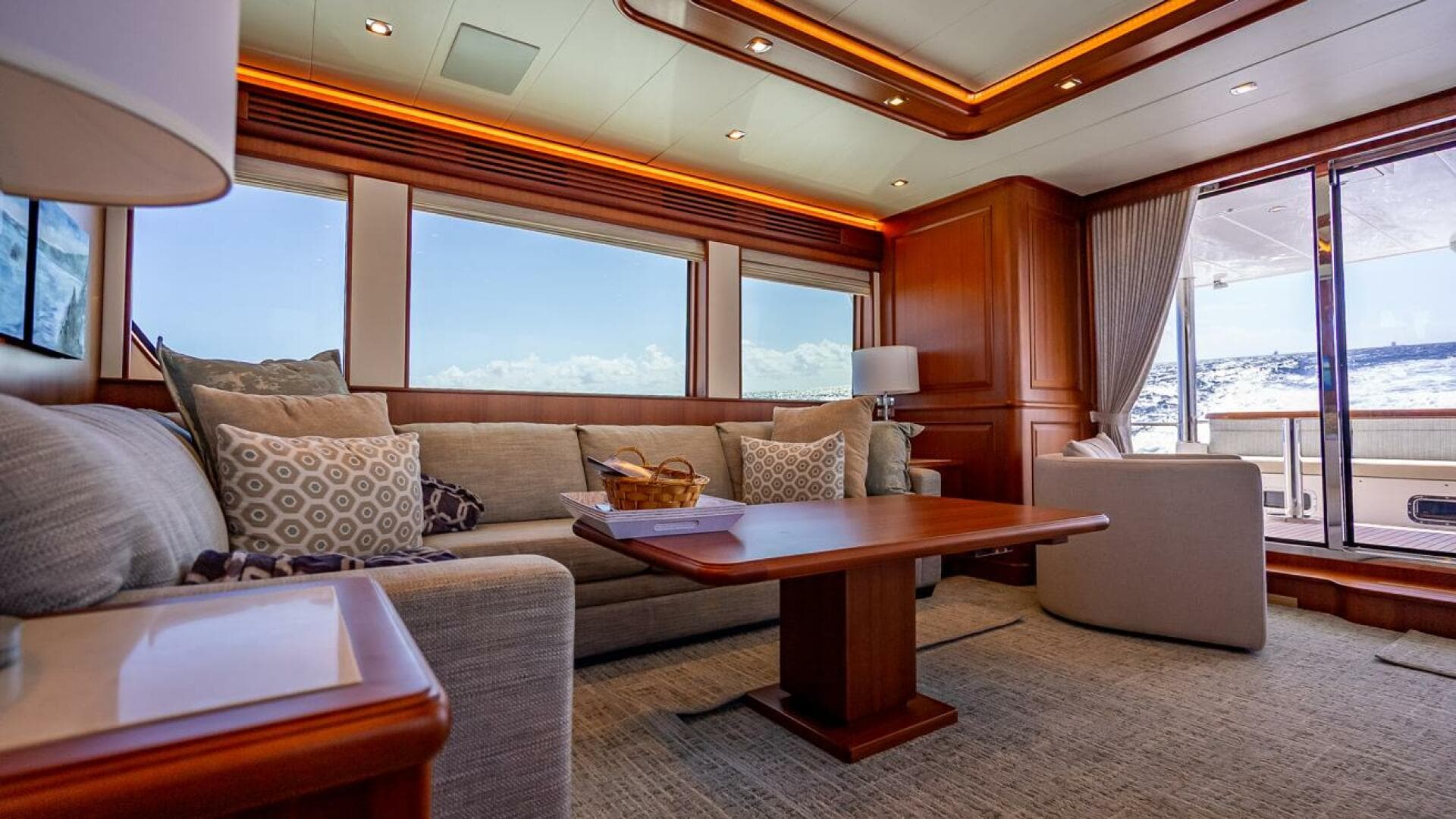 2022 Hampton 658L Endurance — photo 8