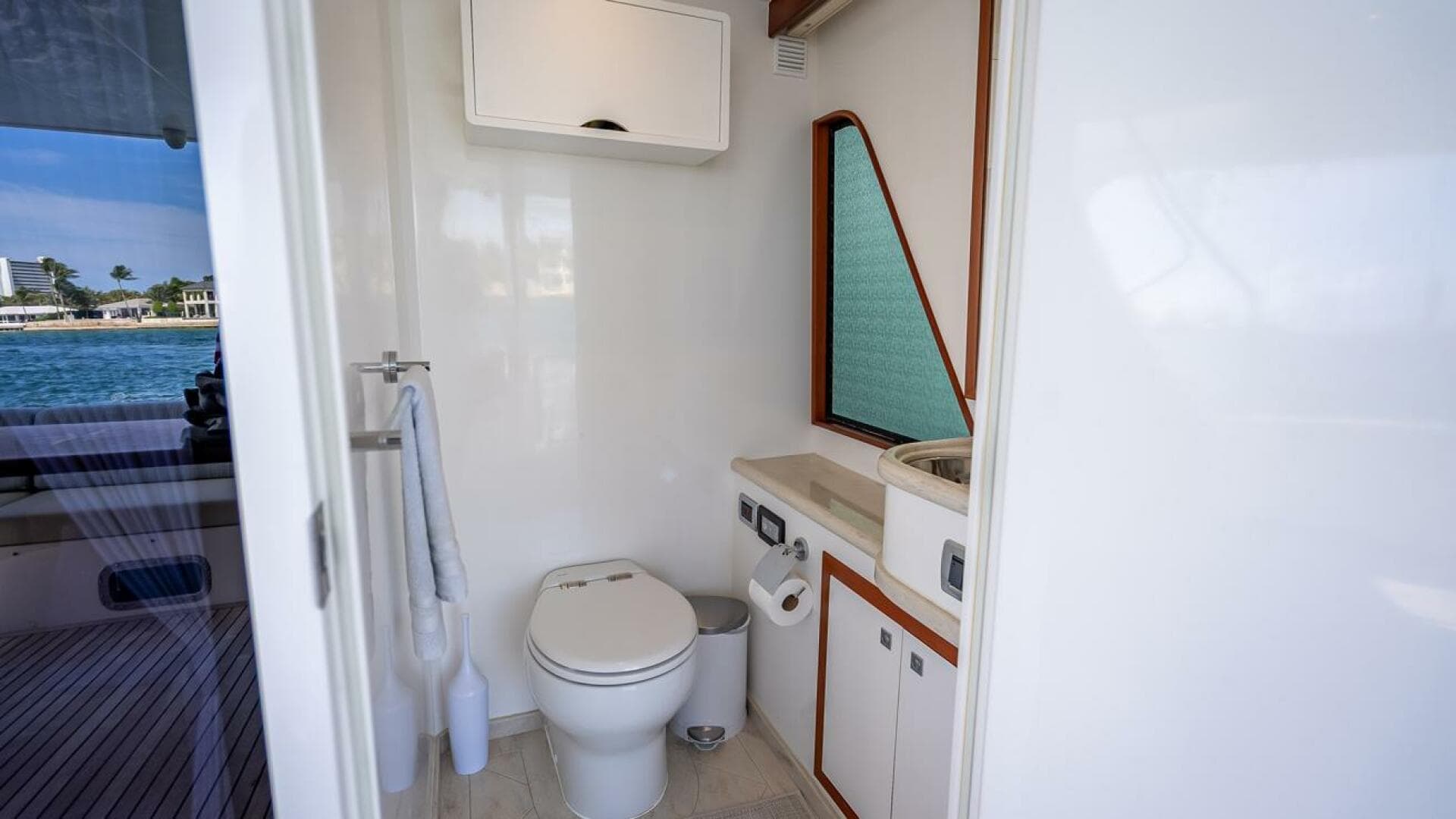 2022 Hampton 658L Endurance — photo 41