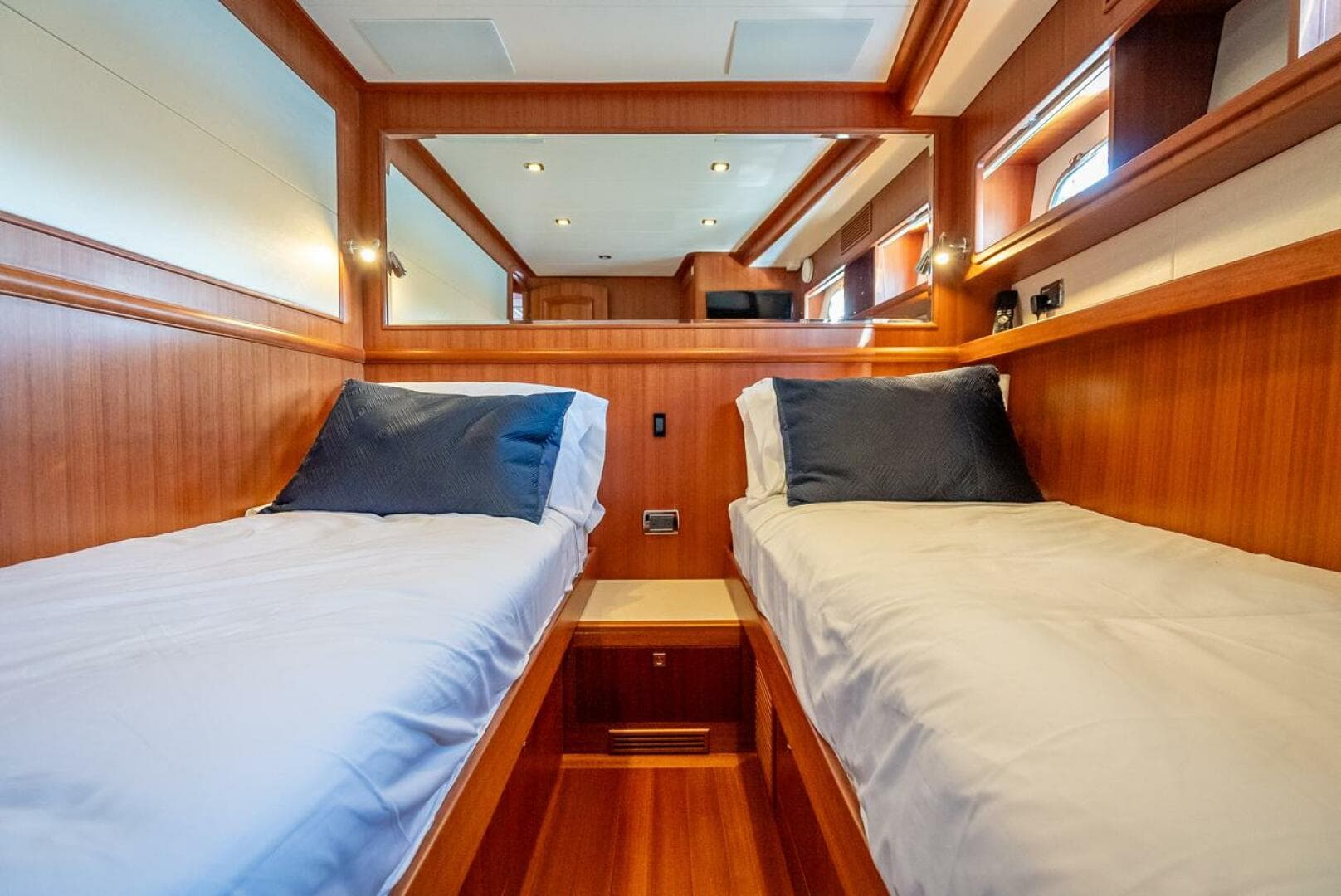 2022 Hampton 658L Endurance — photo 35