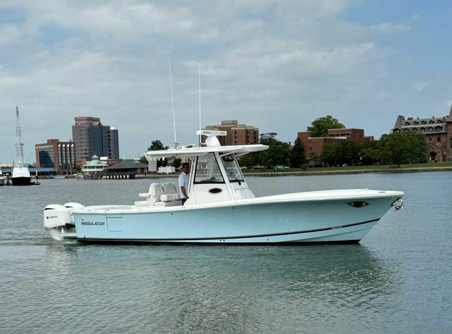 2020 Regulator 31 FS With Mezz — photo 1