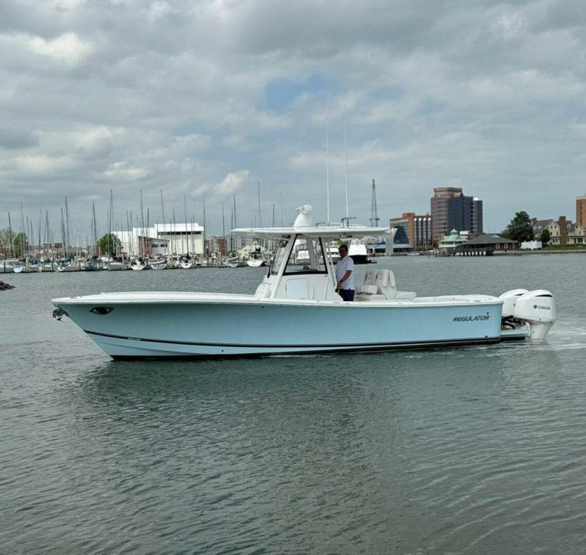 2020 Regulator 31 FS With Mezz — photo 2