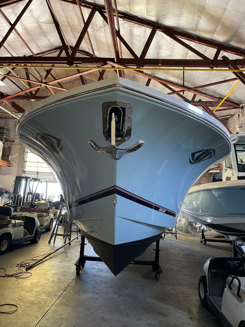 2020 Regulator 31 FS With Mezz — photo 24