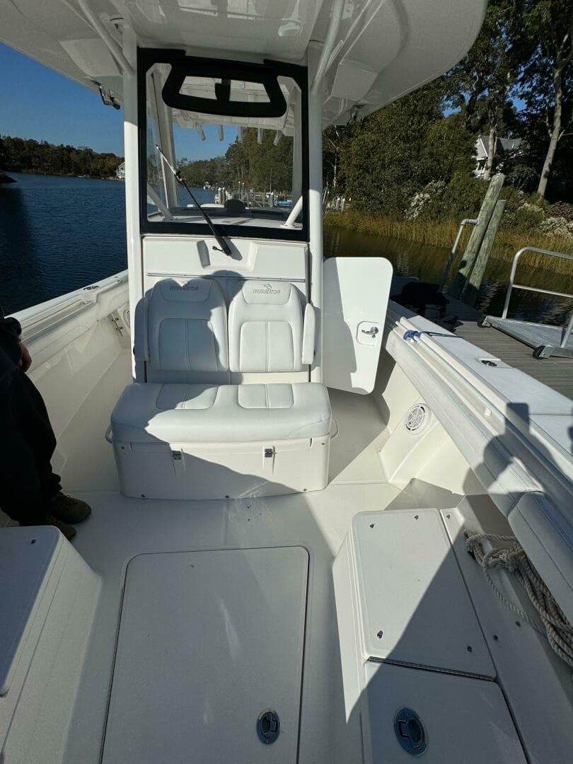 2020 Regulator 31 FS With Mezz — photo 19