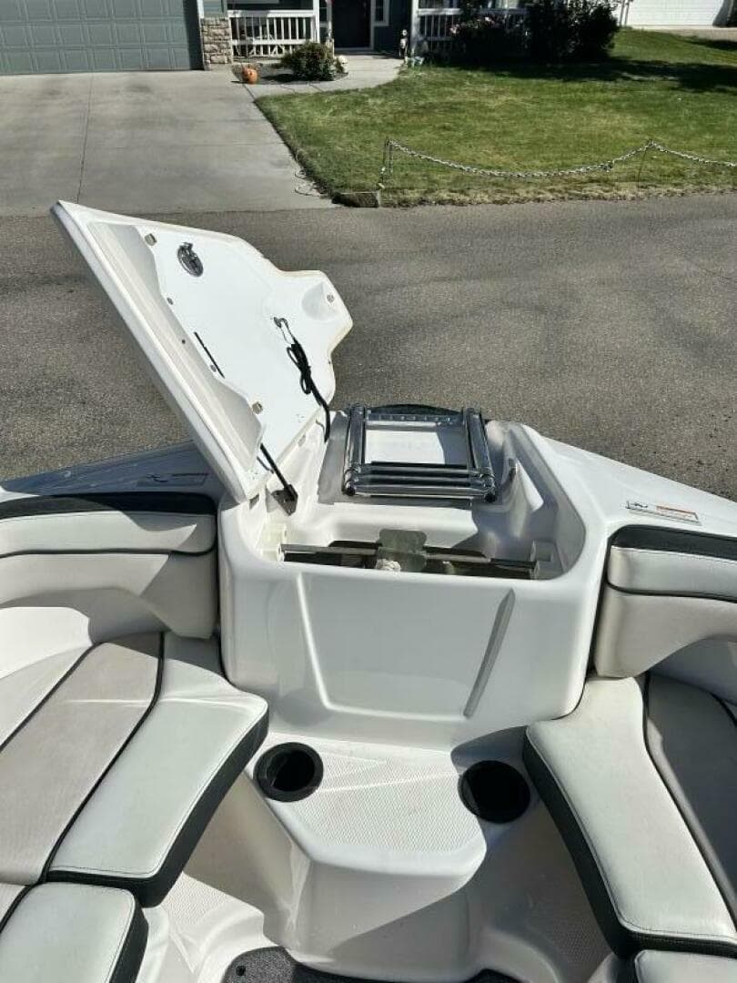 2019 Yamaha Boats Ar 210 — photo 15