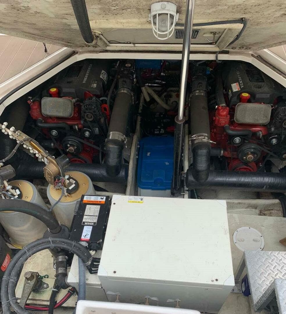 2005 Regal 3560 Commodore — photo 15