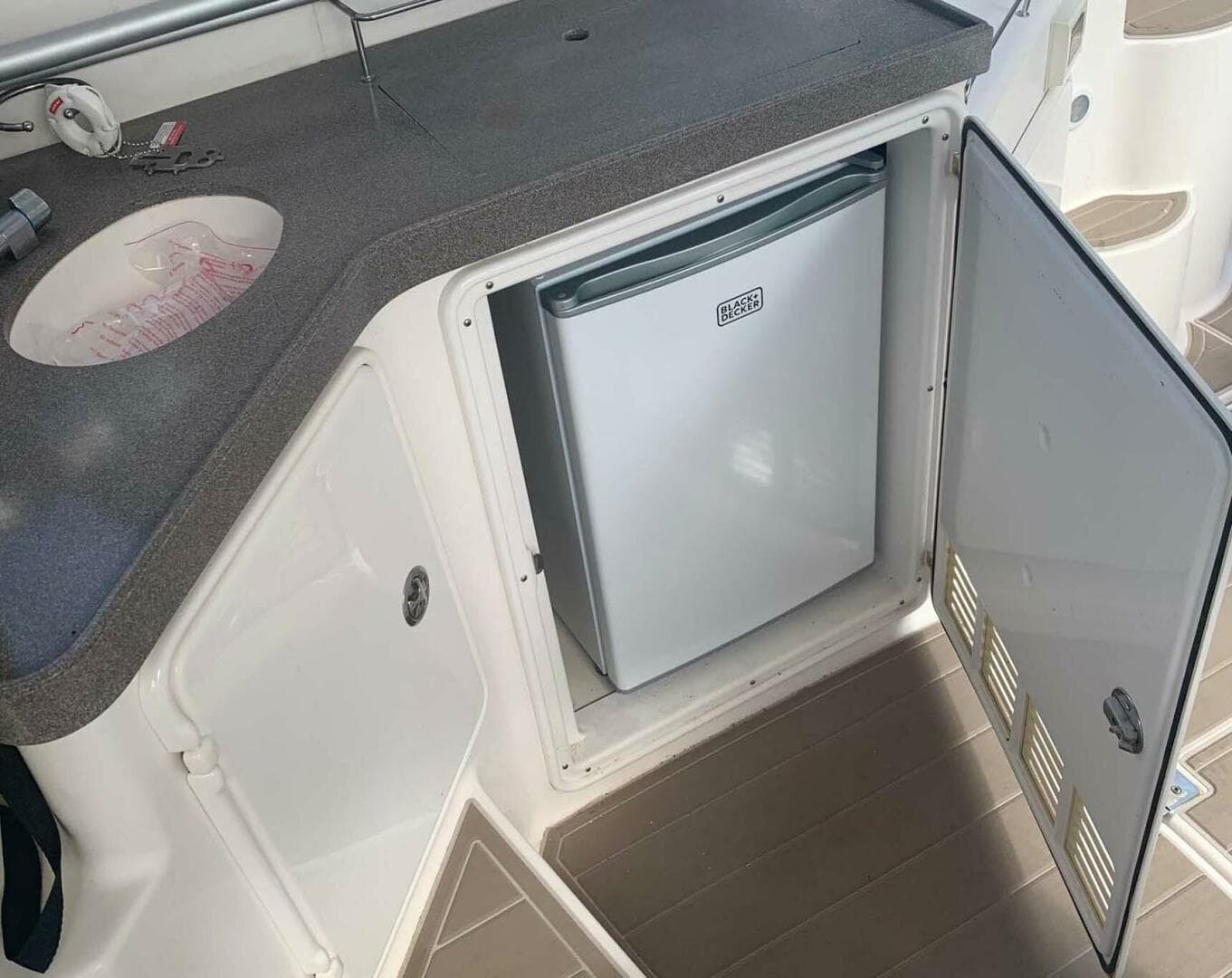 2005 Regal 3560 Commodore — photo 14