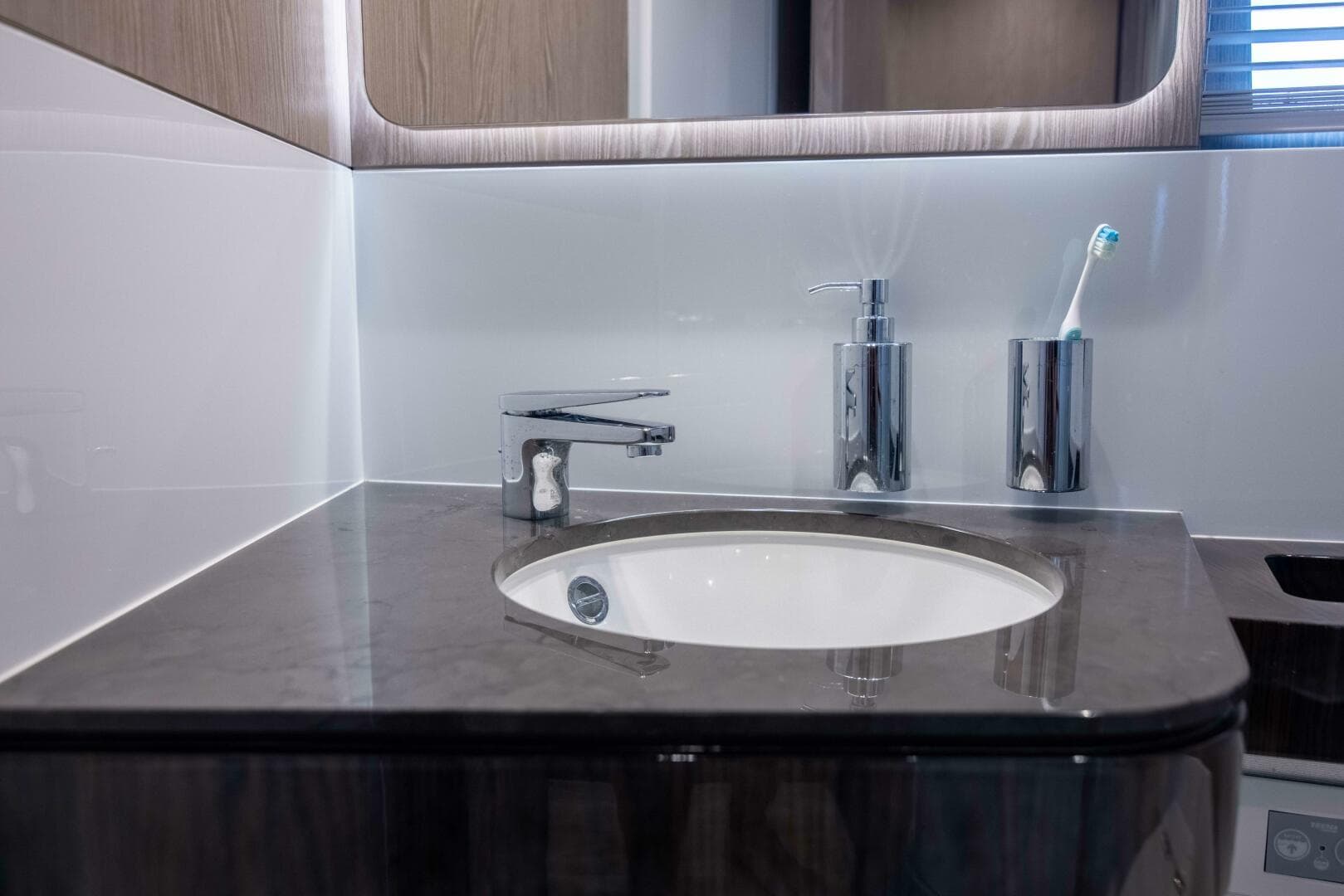 2019 Azimut S7 — photo 40