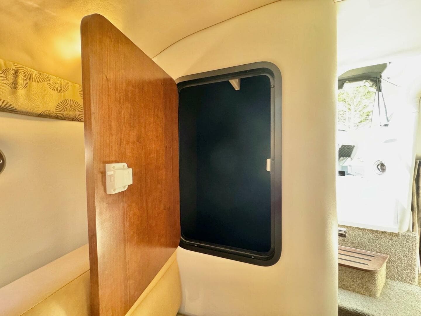 2020 Crownline 264 Cr — photo 141