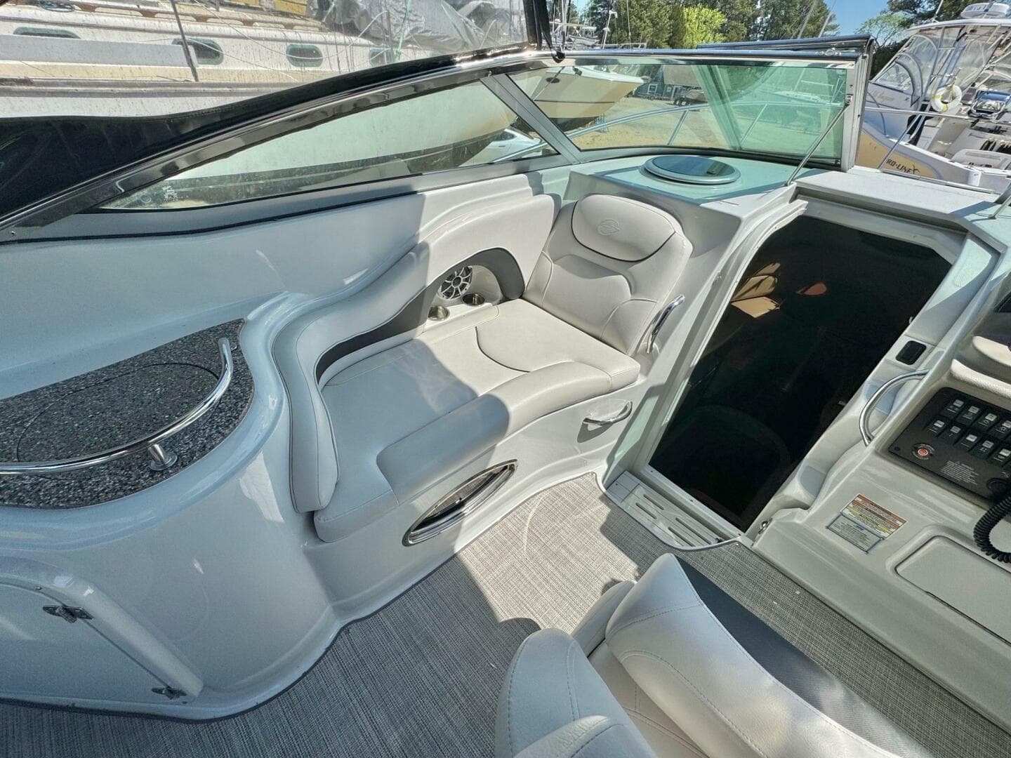 2020 Crownline 264 Cr — photo 22