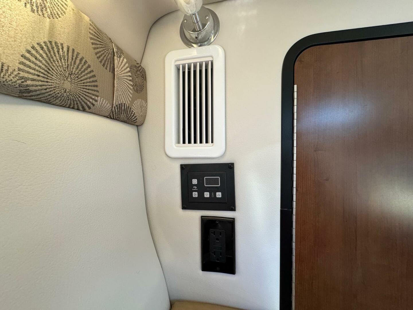 2020 Crownline 264 Cr — photo 140