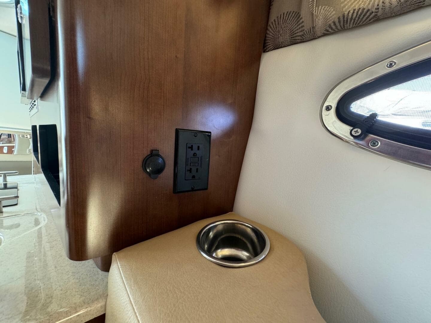 2020 Crownline 264 Cr — photo 143