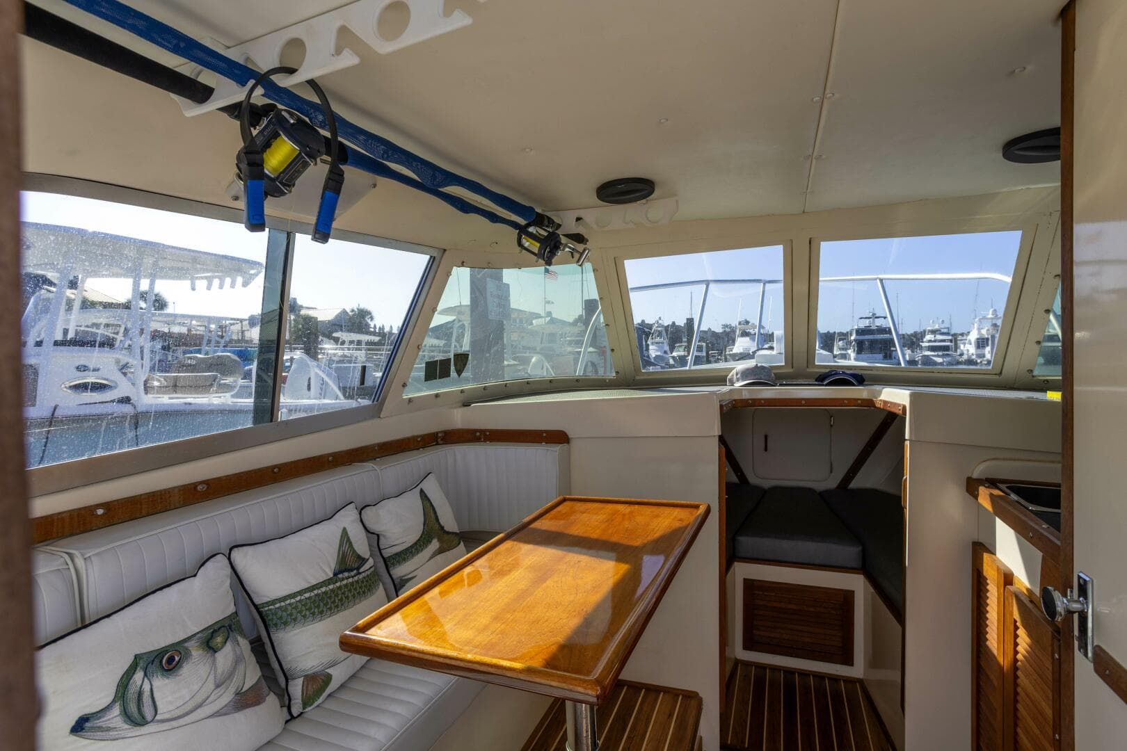 1974 Bertram 31 Sportfisher — photo 13