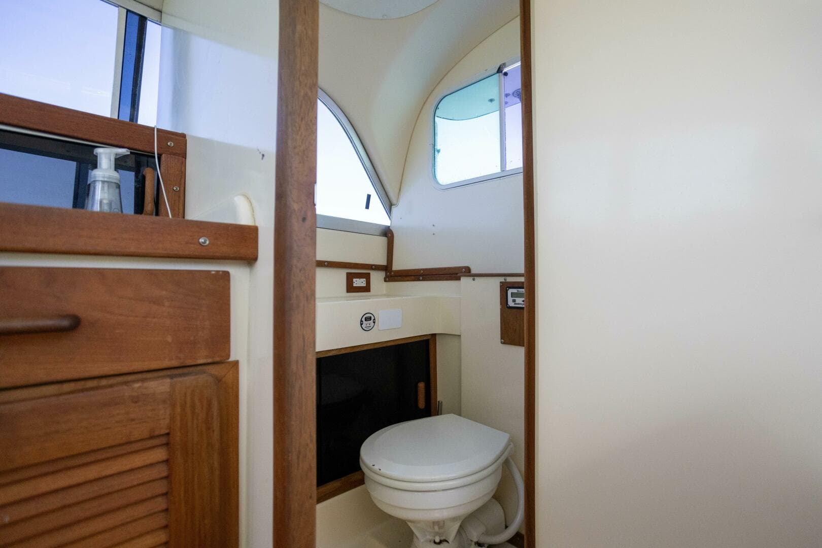 1974 Bertram 31 Sportfisher — photo 17