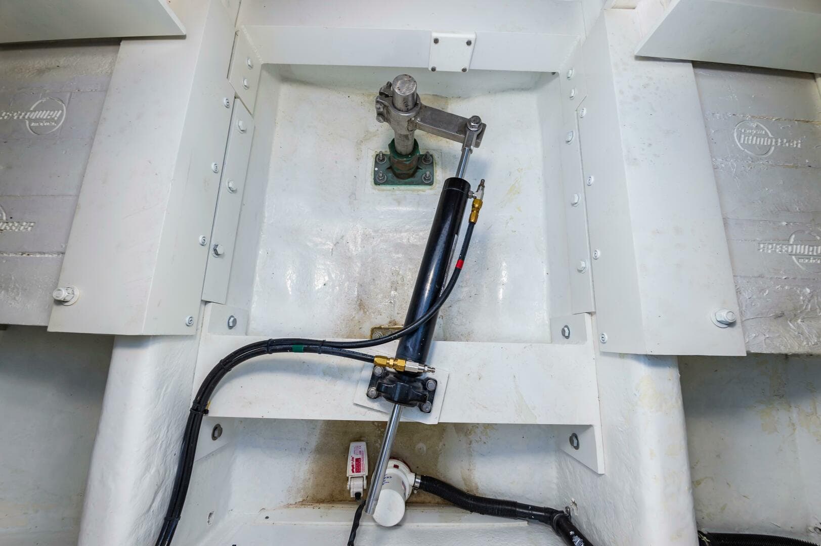 2024 Custom Chesapeake Bay Built Custom 33 — photo 30