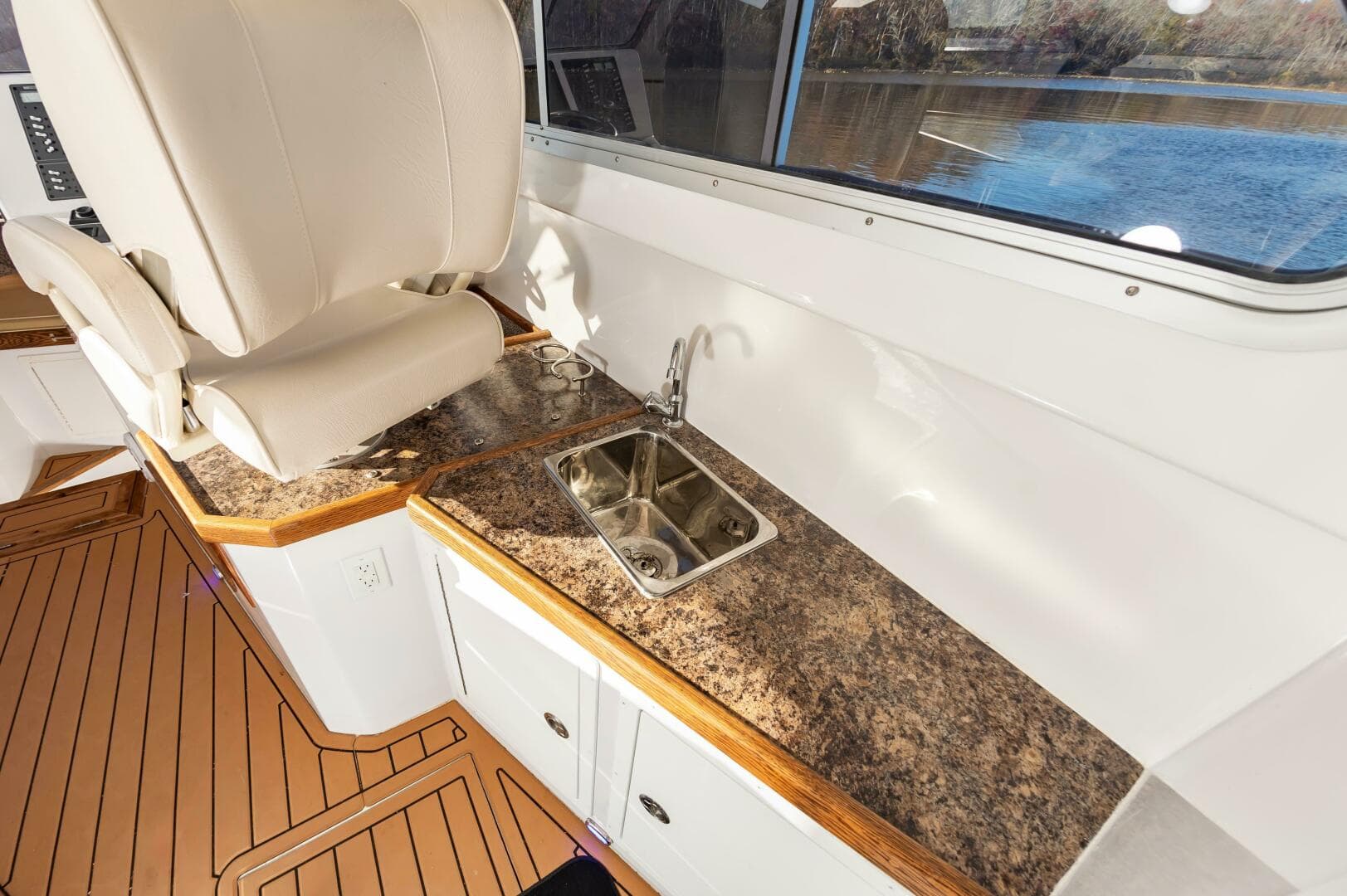 2024 Custom Chesapeake Bay Built Custom 33 — photo 39