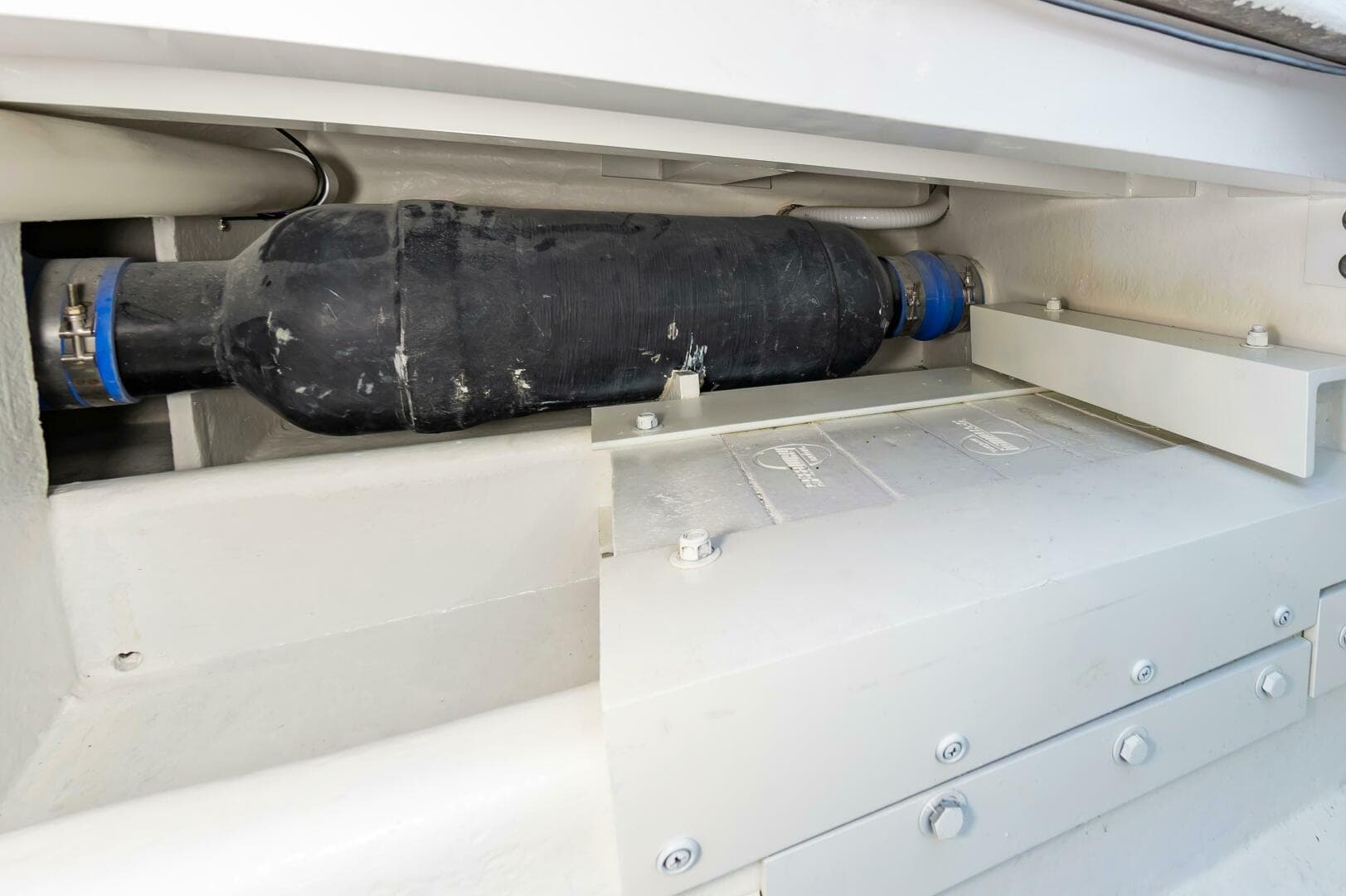 2024 Custom Chesapeake Bay Built Custom 33 — photo 32