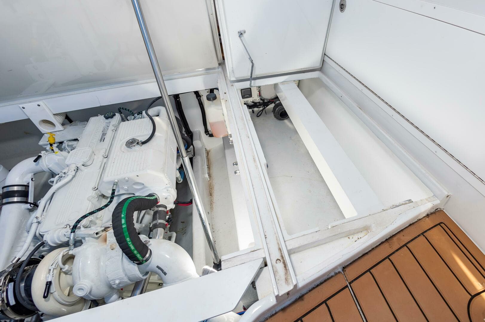 2024 Custom Chesapeake Bay Built Custom 33 — photo 23