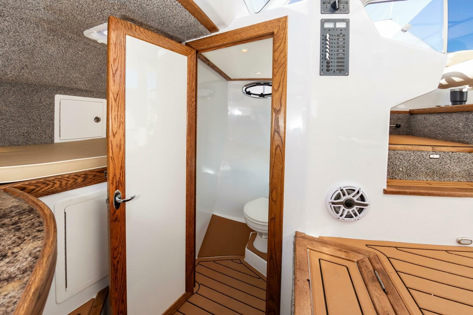 2024 Custom Chesapeake Bay Built Custom 33 — photo 44