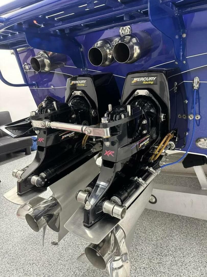 2005 Cigarette 39 Top Gun Unlimited — photo 24