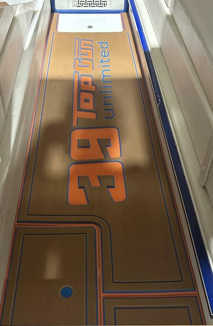 2005 Cigarette 39 Top Gun Unlimited — photo 10