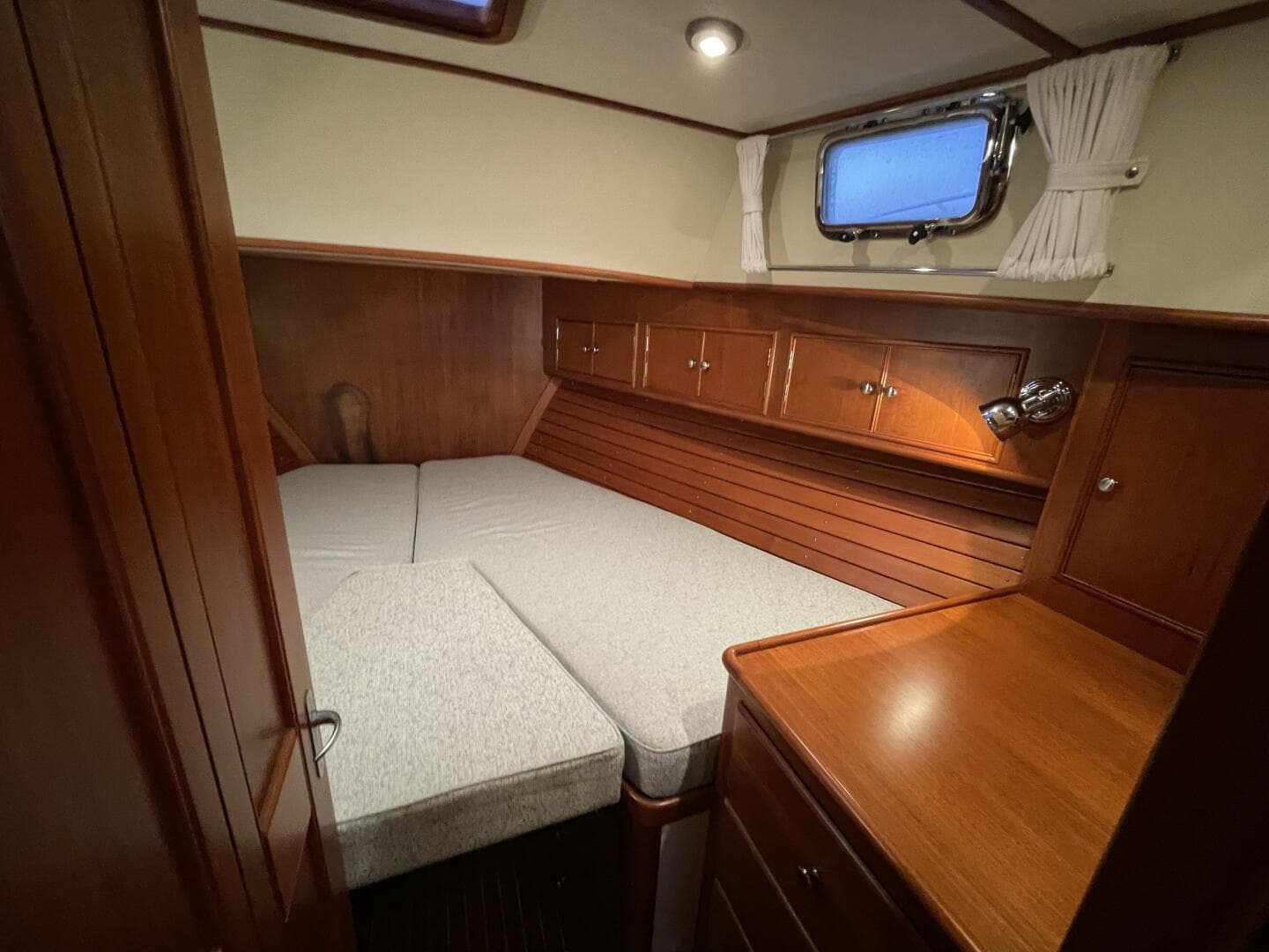 2001 Grand Banks Eastbay 38 HX — photo 43