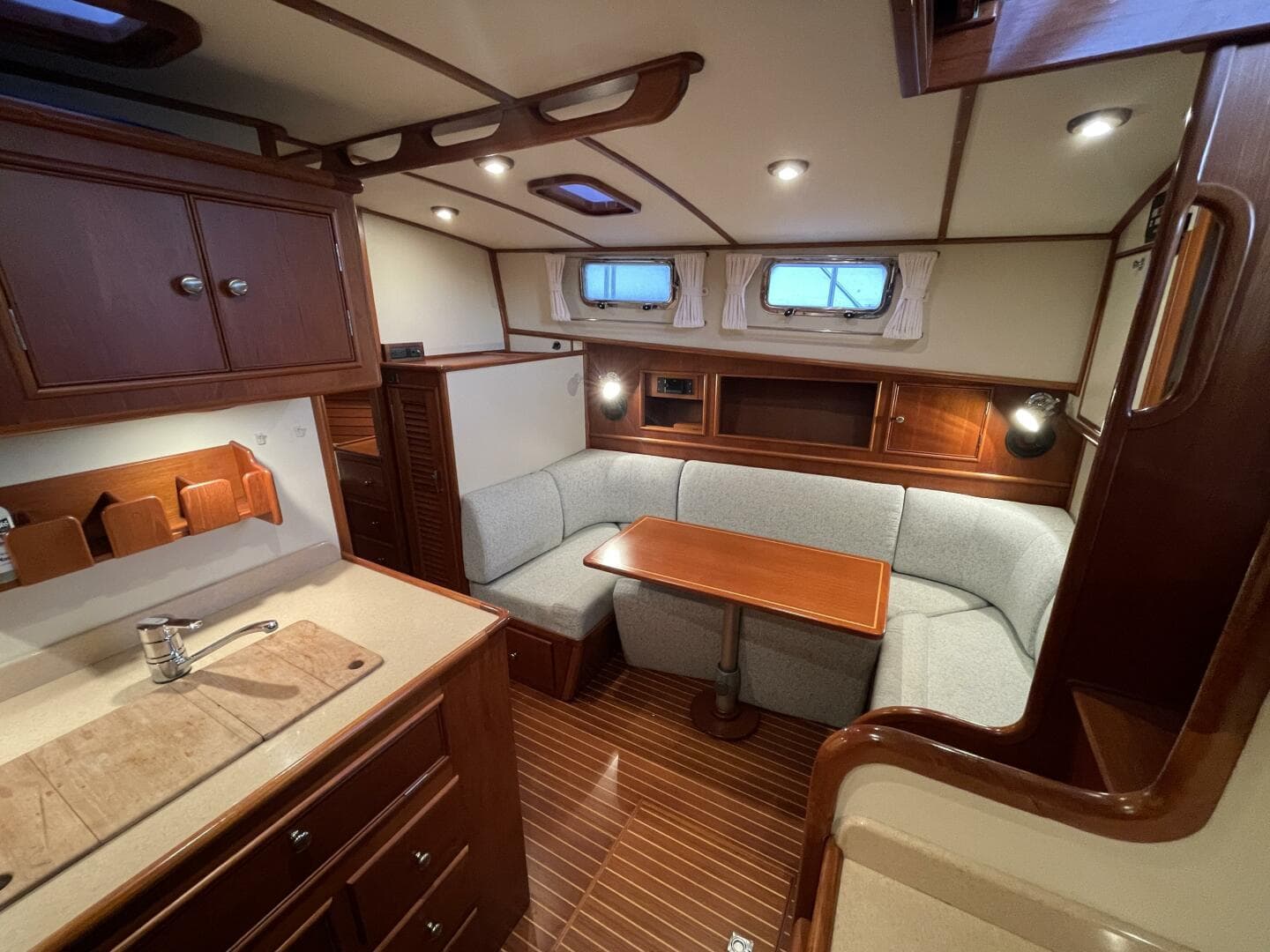 2001 Grand Banks Eastbay 38 HX — photo 35