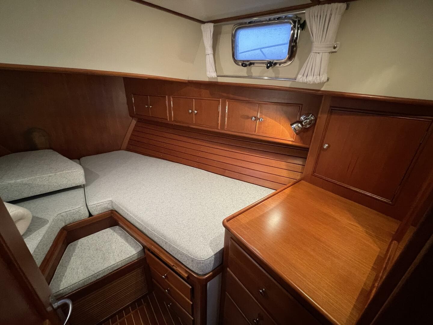 2001 Grand Banks Eastbay 38 HX — photo 42