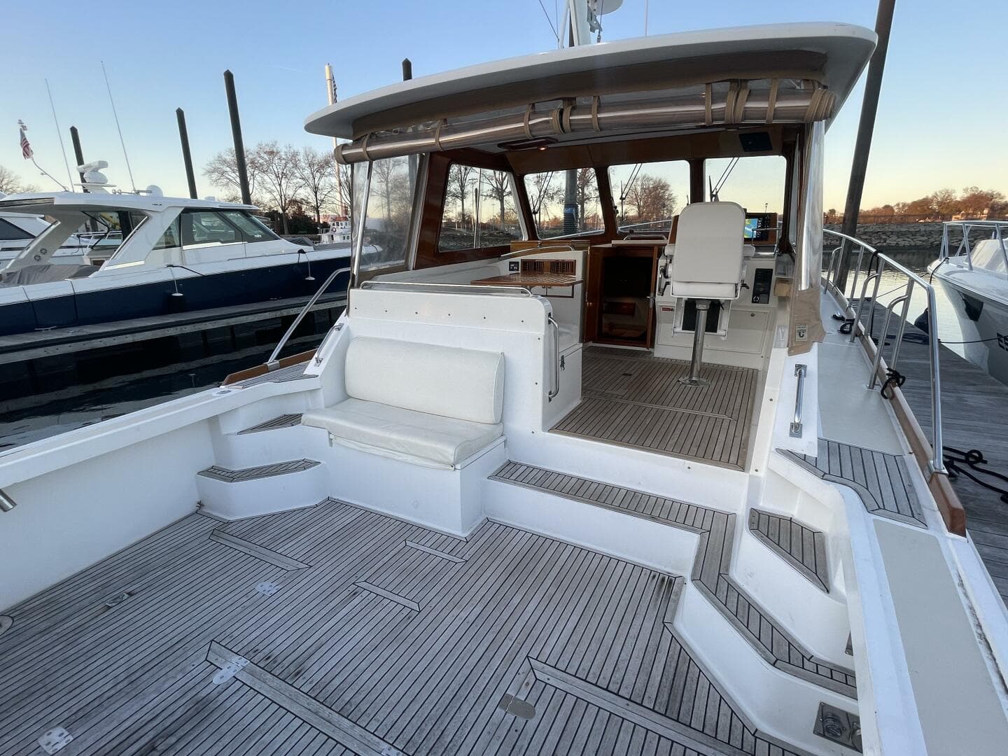 2001 Grand Banks Eastbay 38 HX — photo 22