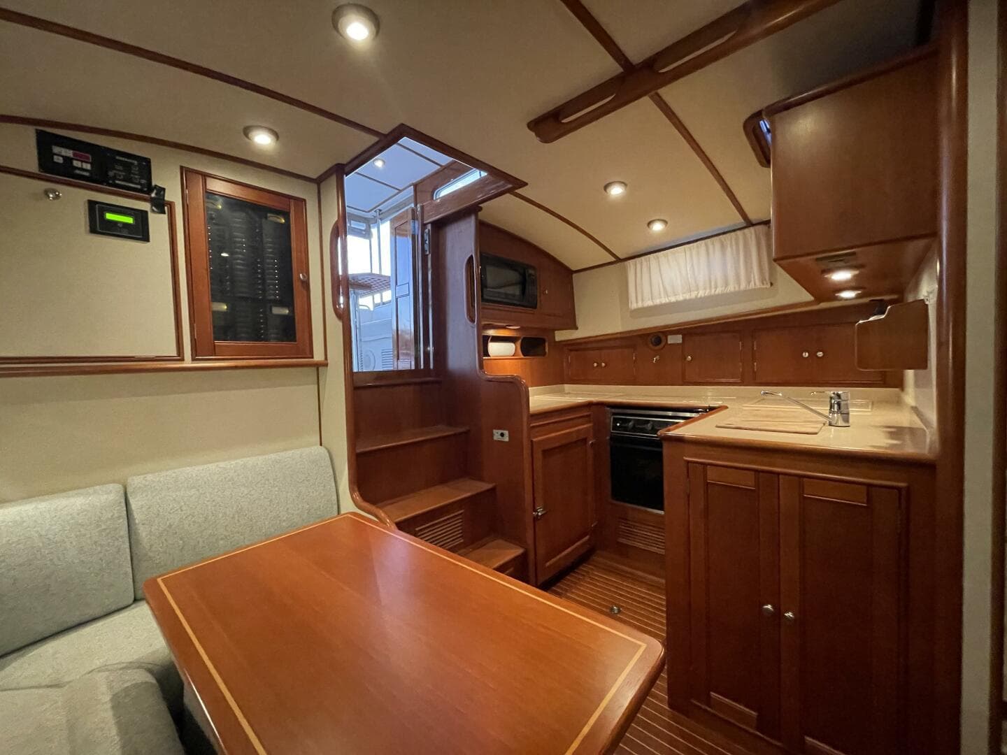 2001 Grand Banks Eastbay 38 HX — photo 37