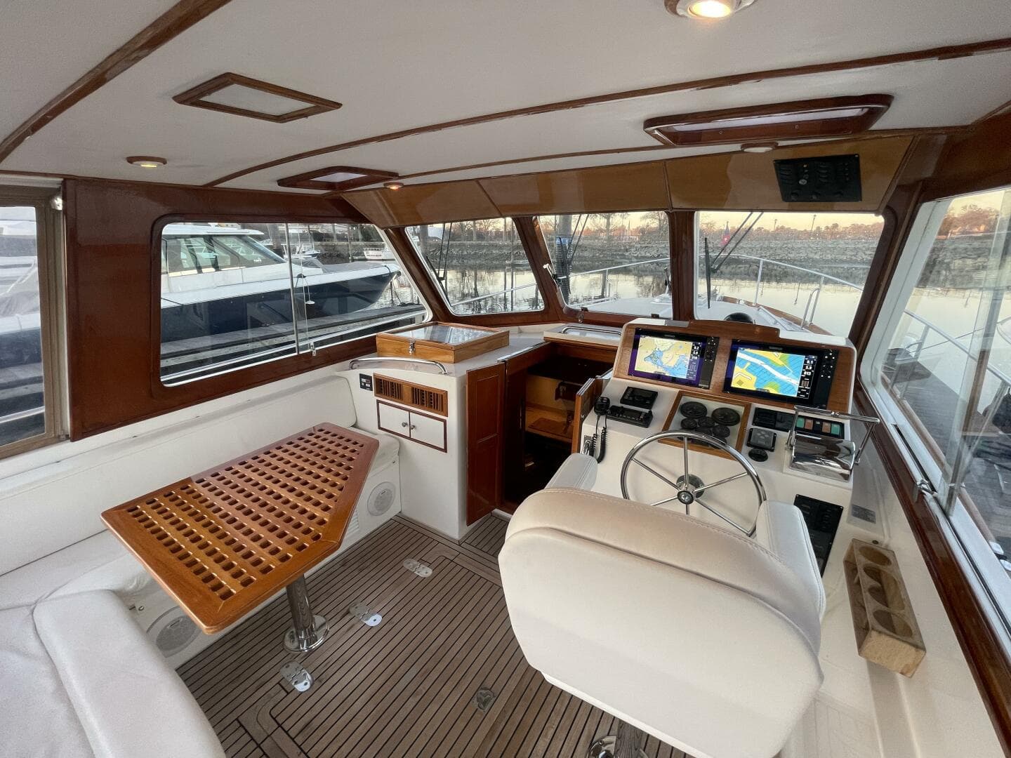 2001 Grand Banks Eastbay 38 HX — photo 27