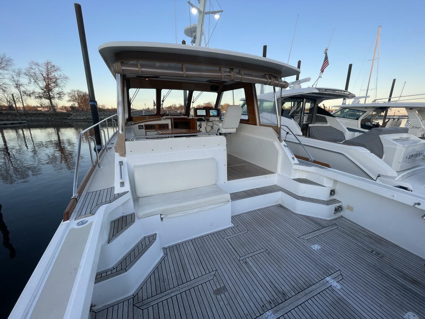 2001 Grand Banks Eastbay 38 HX — photo 23